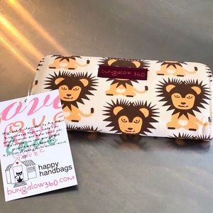 Bungalow360 NWT Leo Lion canvas wallet.